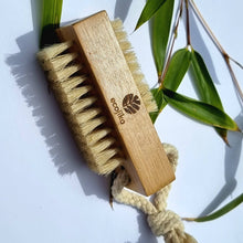 Load image into Gallery viewer, Bamboo Plastic Free Eco Friendly Nail Brush

