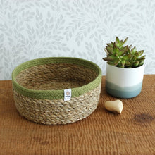 Load image into Gallery viewer, Seagrass &amp; Jute Medium Shallow Basket – Natural/Green
