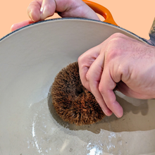 Load image into Gallery viewer, Hedgehog Coconut Scourers (2 pck) | Washing Up Scourers
