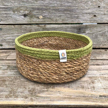 Load image into Gallery viewer, Seagrass &amp; Jute Medium Shallow Basket – Natural/Green
