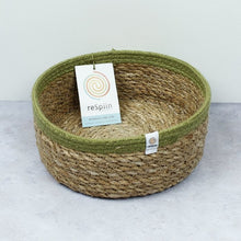 Load image into Gallery viewer, Seagrass &amp; Jute Medium Shallow Basket – Natural/Green
